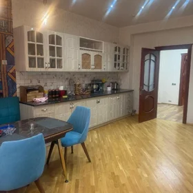 In Baku 200.0 m² apartment is for rent - Image 10