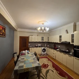 In Baku 145.0 m² apartment is for rent - Image 2