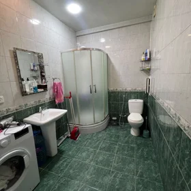 In Baku 70.0 m² apartment is for rent - Image 2