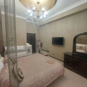 In Baku 170.0 m² apartment is for sale - Image 9