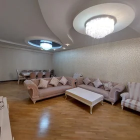 In Baku 225.0 m² apartment is for sale - Image 5