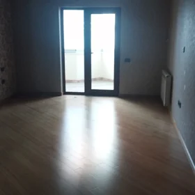 In Baku 300.0 m² apartment is for sale - Image 3