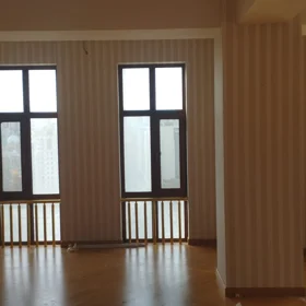 In Baku 300.0 m² apartment is for sale - Image 4