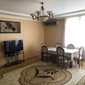 In Baku 130.0 m² apartment is for rent - Image 3