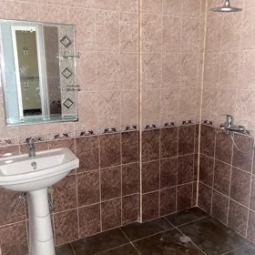 In Baku 70.0 m² apartment is for rent - Image 2