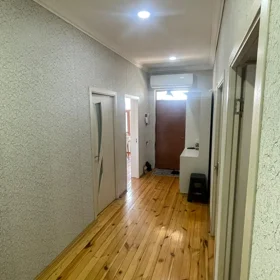 In Baku 220.0 m² house with 5.0 rooms is for sale - Image 9