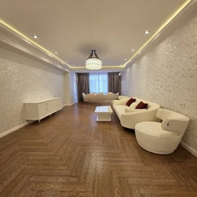 In Baku 185.0 m² apartment is for sale - Image 3