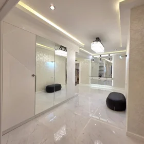 In Baku 185.0 m² apartment is for sale - Image 4