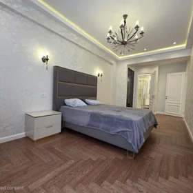 In Baku 185.0 m² apartment is for sale - Image 5