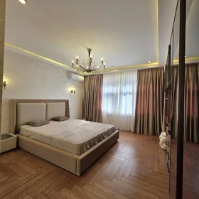 In Baku 185.0 m² apartment is for sale - Image 10