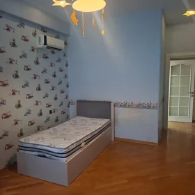 In Baku 125.0 m² apartment is for rent - Image 10