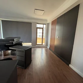 In Baku 1400.0 m² commercial is for rent - Image 2
