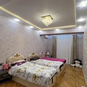 In Binəqədi rayonu 140.0 m² apartment is for sale - Image 2