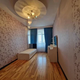 In Baku 150.0 m² apartment is for rent - Image 8