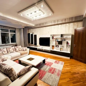 In Baku 140.0 m² apartment is for rent - Image 3