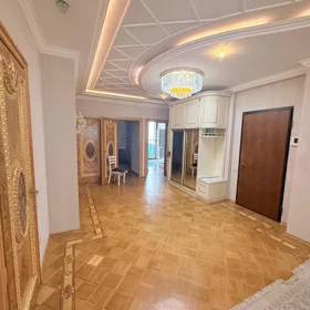 In Baku 140.0 m² apartment is for rent - Image 10