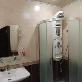 In Baku 100.0 m² apartment is for rent - Image 9