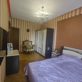 In Baku 90.0 m² apartment is for sale - Image 2