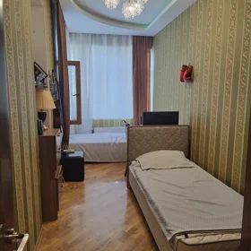 In Baku 90.0 m² apartment is for sale - Image 4