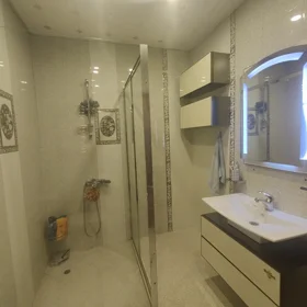 In Baku 90.0 m² apartment is for sale - Image 9