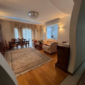 In Baku 130.0 m² apartment is for rent - Image 4