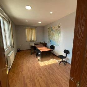 In Baku 1300.0 m² commercial is for rent - Image 10