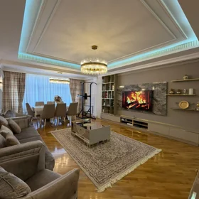 In Baku 152.0 m² apartment is for sale - Image 3