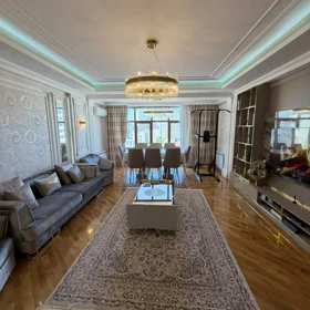 In Baku 152.0 m² apartment is for sale - Image 5