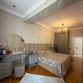 In Baku 152.0 m² apartment is for sale - Image 9