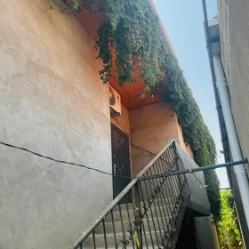 In nan 200.0 m² house with 8.0 rooms is for sale - Image 9