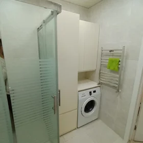 In Baku 70.0 m² apartment is for rent - Image 2