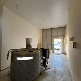 In Səbail rayonu 190.0 m² commercial is for rent - Image 9