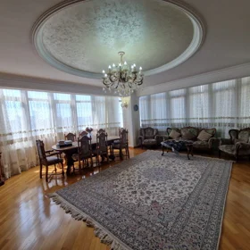 In Baku 160.0 m² apartment is for sale - Image 3