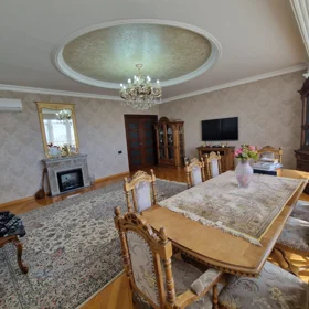 In Baku 160.0 m² apartment is for sale - Image 4