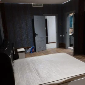 In Baku 165.0 m² apartment is for rent - Image 2