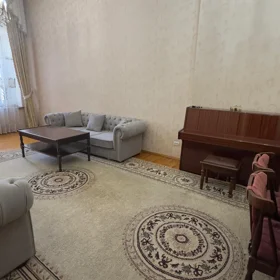 In Səbail rayonu 130.0 m² apartment is for sale - Image 2