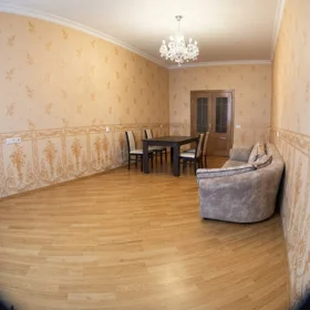 In Baku 110.0 m² apartment is for rent - Image 2