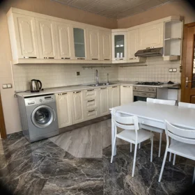 In Baku 110.0 m² apartment is for rent - Image 6