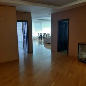 In Baku 211.0 m² apartment is for rent - Image 2