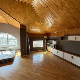 In nan 200.0 m² house with 5.0 rooms is for rent - Image 5