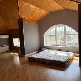 In nan 200.0 m² house with 5.0 rooms is for rent - Image 8