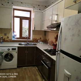 In Baku 70.0 m² apartment is for sale - Image 8