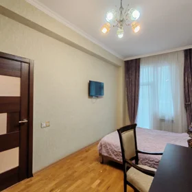 In Binəqədi rayonu 65.0 m² apartment is for sale - Image 9