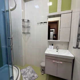 In Baku 70.0 m² apartment is for rent - Image 2
