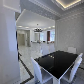 In Baku 146.0 m² apartment is for sale - Image 3