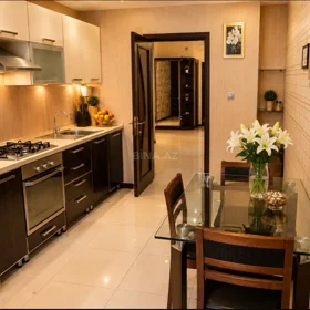 In Baku 170.0 m² apartment is for sale - Image 5