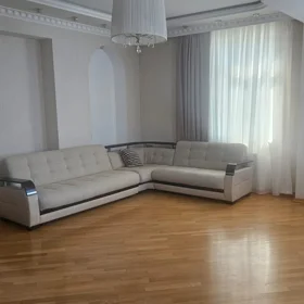 In Baku 170.0 m² apartment is for sale - Image 8
