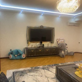 In Baku 200.0 m² apartment is for rent - Image 4