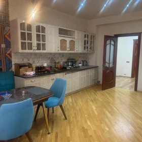 In Baku 200.0 m² apartment is for rent - Image 5