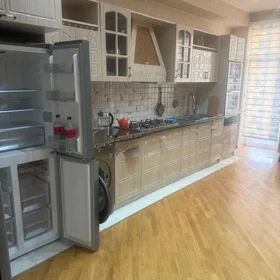In Baku 200.0 m² apartment is for rent - Image 7
